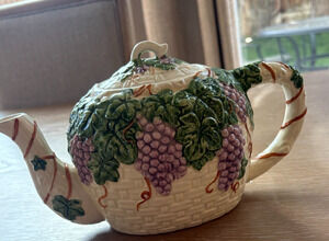 Vintage Bordeaux by Mann Grape Basketweave Ceramic Teapot 3D Raised Fruit